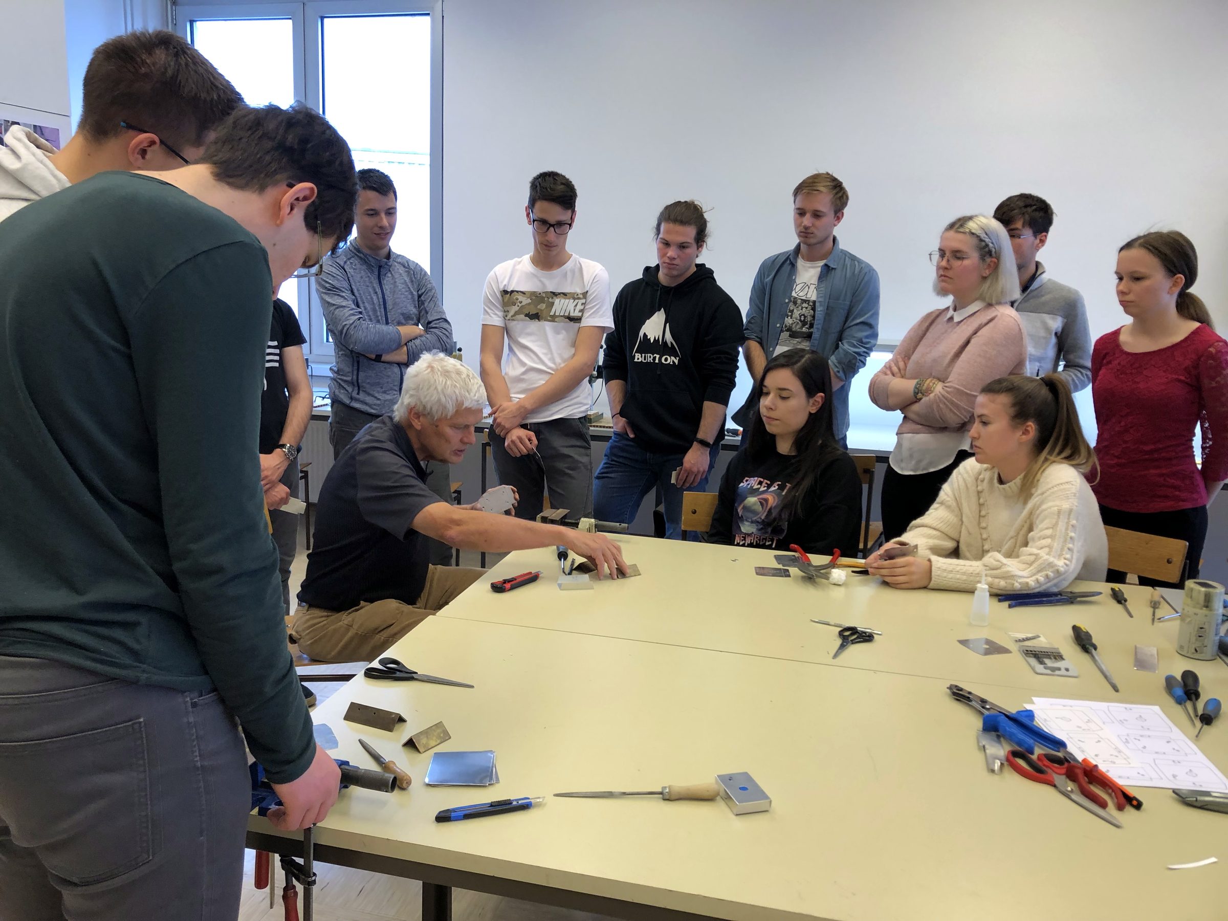 Praktična izdelava prototipov elektronskih vezij